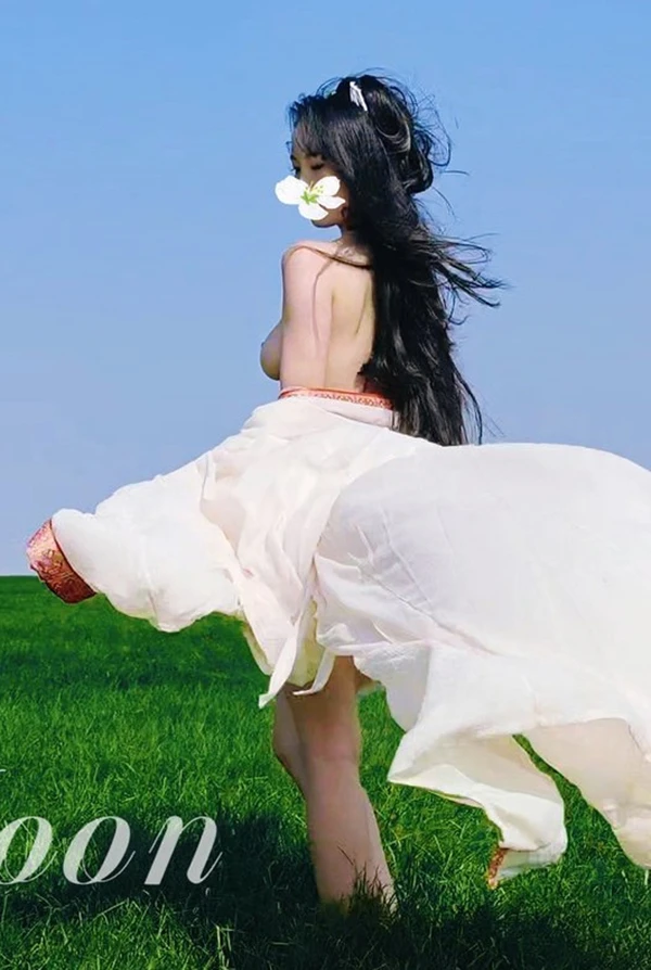 推特美女@魔王的斗篷Moon私拍户外唯美尺度图4